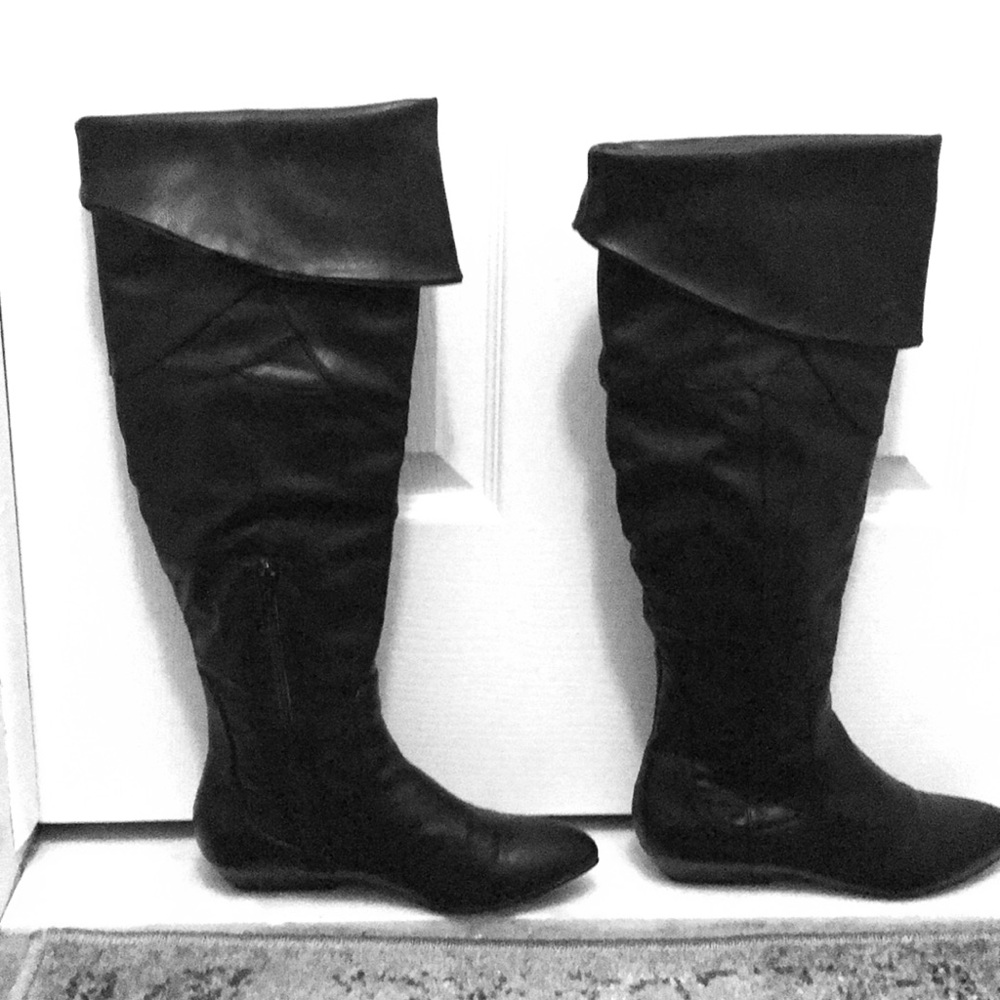 Adjustable Black Boots